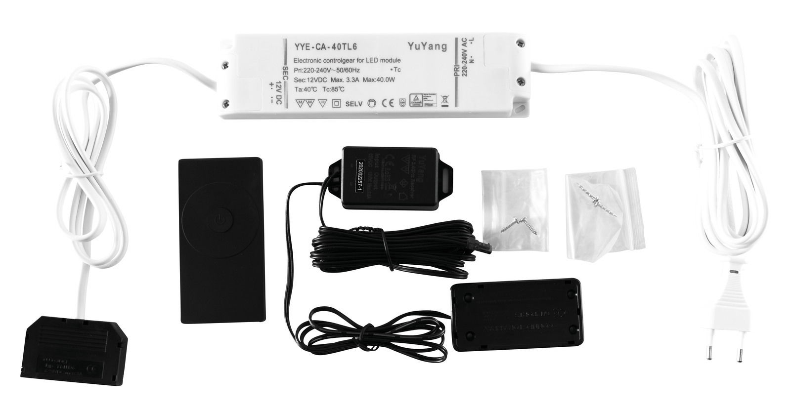 Vogelperspektive auf ein Set bestehend aus einem elektronischen Steuergerät für LED-Module, einer schwarzen Fernbedienung, mehreren Kabeln und Schrauben.