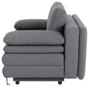 Seitenansicht eines grauen Funktionssofas mit Armlehne und Rückenlehne.