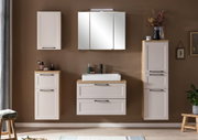 Moderner Midischrank in einem stilvollen Badezimmer, frontal betrachtet, mit eleganten weißen Fronten und Holzdetails.