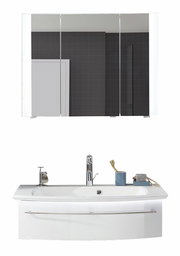 Moderne Badkombination mit Spiegelschrank und Waschbecken, Frontalansicht