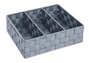 Grauer Badorganizer Adria mit Griff, aus geflochtenem Material, mit drei Fächern, perspektivische Ansicht von oben.