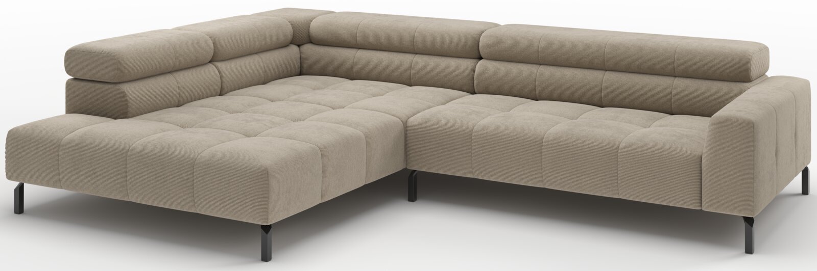 Beiges, gepolstertes Ecksofa in L-Form mit gesteppten Sitzflächen, breiten Rückenpolstern und schwarzen Metallfüßen, Ansicht schräg von vorne.