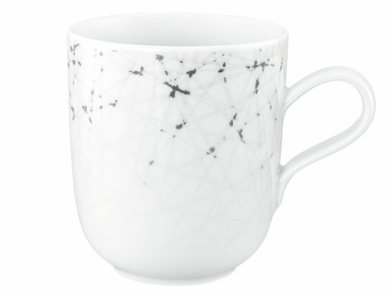 Weißer Becher mit Henkel und schwarzem, abstraktem Muster, seitliche Perspektive