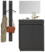 Garderoben-Set in Graphit mit zwei Wandpaneelen, einem Spiegel und einem Schrank, frontal betrachtet.