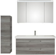 Moderner Badblock mit Spiegelschrank, Waschbeckenunterschrank und hohem Seitenschrank in Holzoptik, Frontalansicht.