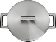 Top-Down-Ansicht eines Edelstahlkochtopfs mit Deckel und zwei Griffen, Teil des WMF Ultimate Cool Topf-Sets.