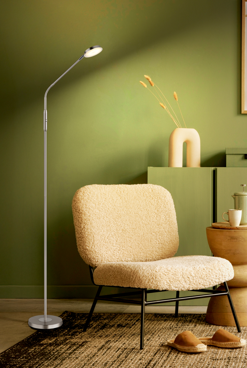 Globo Lighting LED-Stehleuchte SILVIO Elegante LED-Stehleuchte in modernem Wohnzimmer, seitliche Perspektive