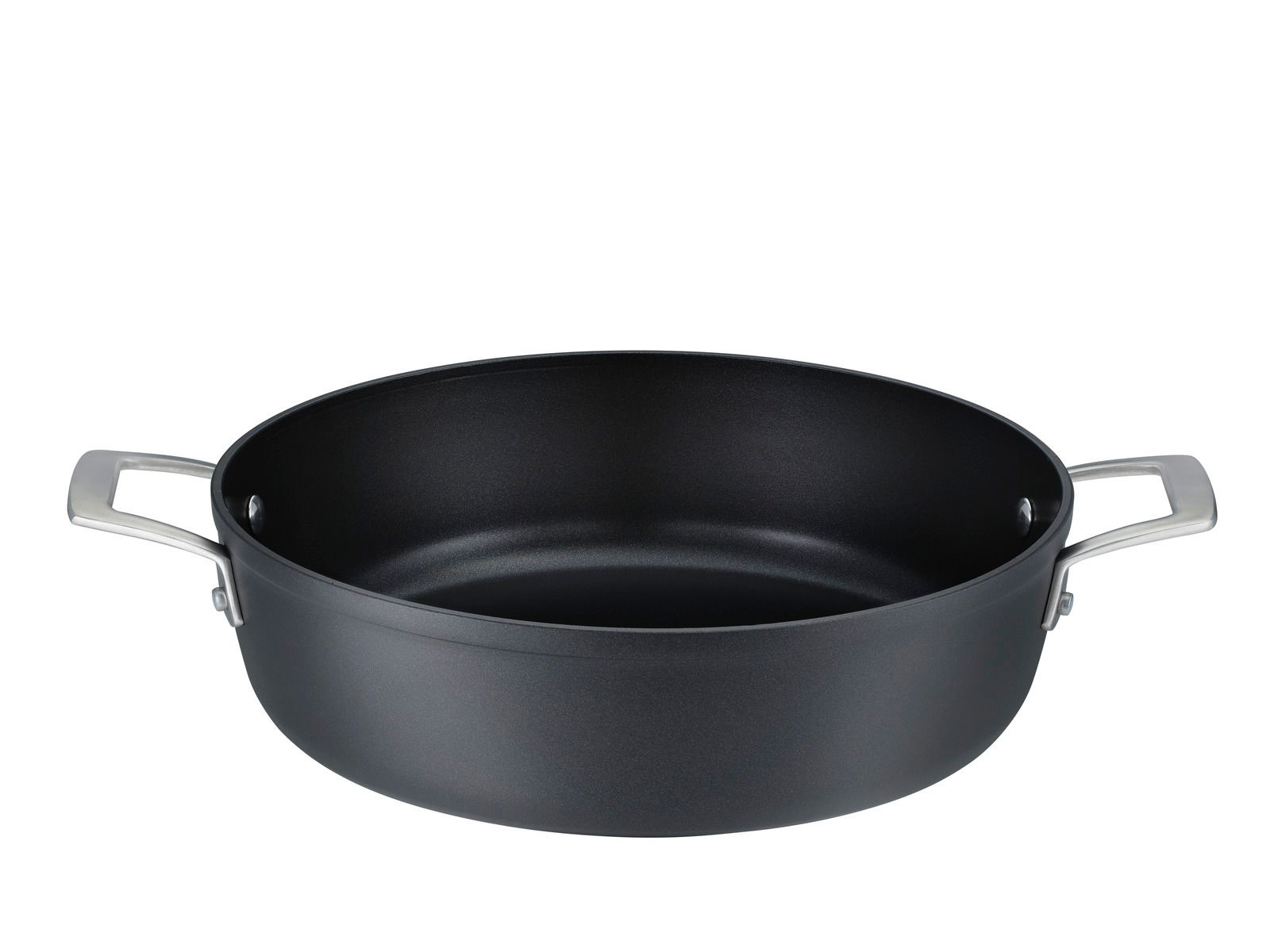 Schwarze Servierpfanne Raise mit einem Durchmesser von 28 cm, seitliche Perspektive, mit zwei silbernen Griffen.