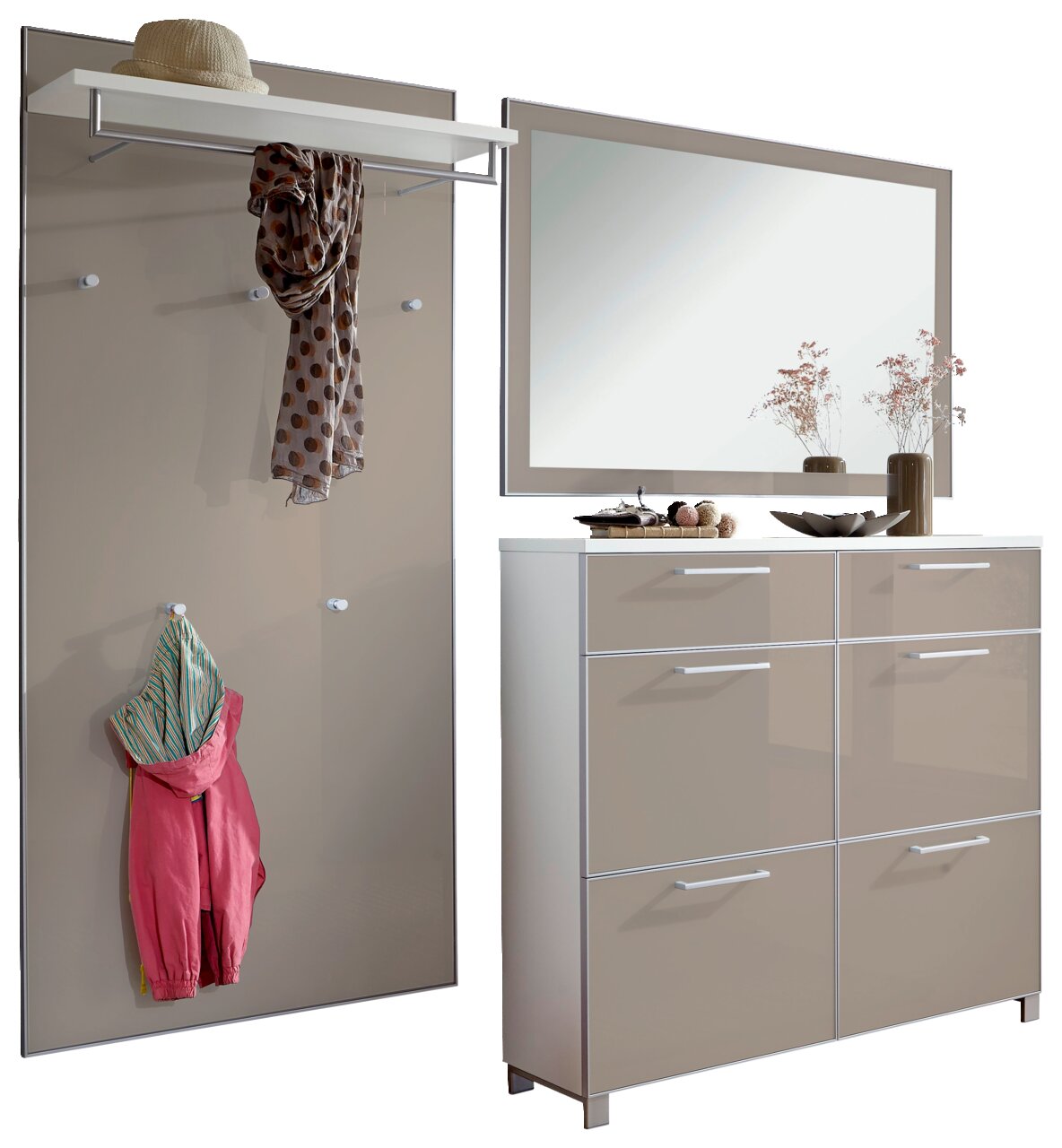 Garderoben-Set 3-tlg. bestehend aus einer Wandgarderobe mit Haken und Ablage, einem großen Spiegel und einem Schuhschrank mit mehreren Schubladen, seitliche Perspektive.