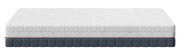 Moderne Matratze mit weißer, strukturierter Liegefläche, umlaufendem Klimaband und dunkelgrauem, gepolstertem Unterbau, aus leicht erhöhter Frontalperspektive dargestellt