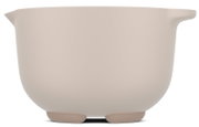 Beige mengkom met een inhoud van 1500 ml, zijaanzicht met schenktuit en handvat.