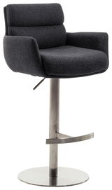 Moderner Barstuhl mit Armlehnen in dunklem Stoffbezug, verstellbarem Metallgestell und Fußstütze, seitliche Perspektive.