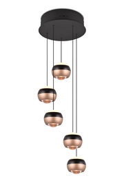 Moderne Pendelleuchte Orbit mit fünf kugelförmigen Lampenschirmen, von unten betrachtet.