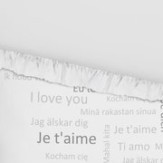 Bettwäsche mit verschiedenen 'Ich liebe dich' Übersetzungen in verschiedenen Sprachen, von oben betrachtet