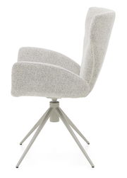 Seitenansicht eines modernen Armlehnstuhls mit hellem Stoffbezug und Metallgestell.