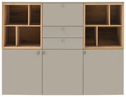 Frontale Ansicht eines modernen Highboards mit offenen Regalfächern und Schubladen in Holzoptik.