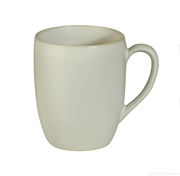 Weiße Tasse mit Henkel, seitliche Perspektive