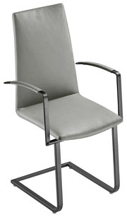 Moderner Sessel mit grauem Lederbezug und schwarzem Metallgestell, seitliche Perspektive