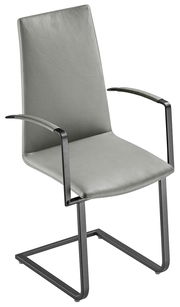 Moderner Sessel mit grauem Lederbezug und schwarzem Metallgestell, seitliche Perspektive