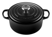 Schwarzer runder Bräter von Le Creuset mit Deckel und zwei Griffen, Ansicht von oben
