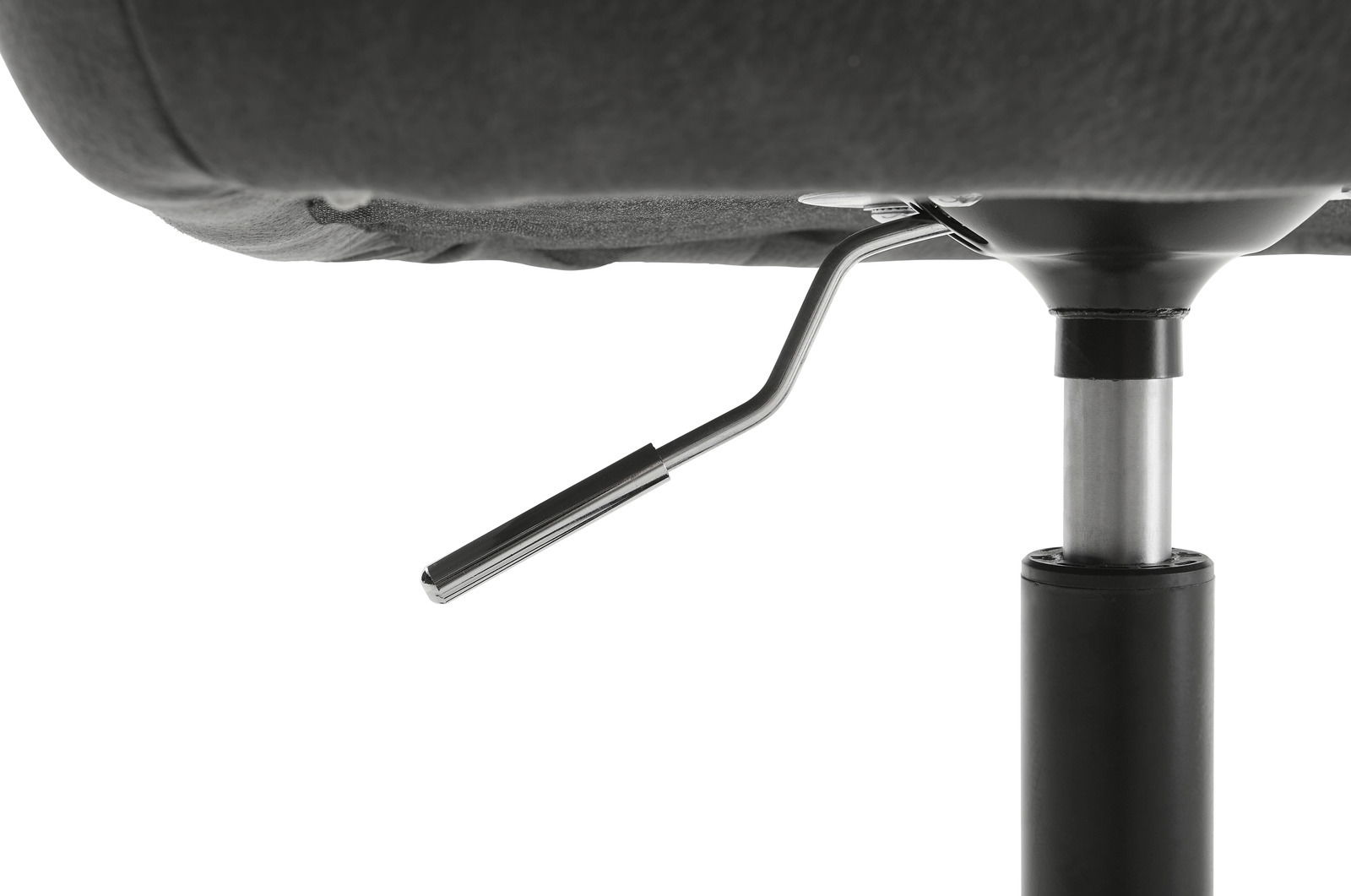 Nahaufnahme eines Drehstuhls von unten, Fokus auf die Höhenverstellungsmechanik.