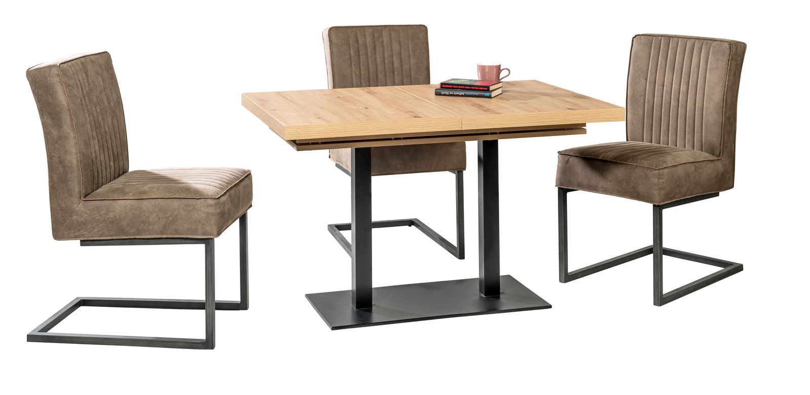 Esszimmer-Set mit drei braunen Schwingstühlen und einem rechteckigen Holztisch mit schwarzem Metallgestell, seitliche Perspektive.