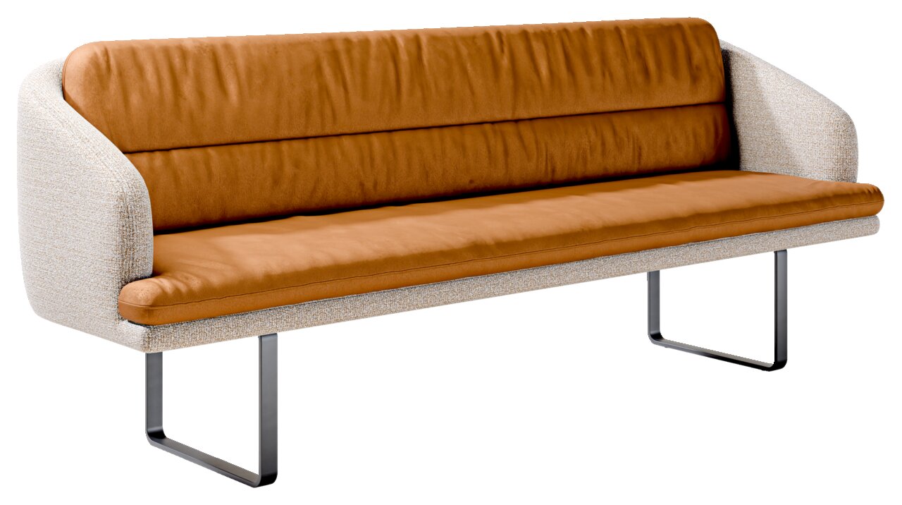 Dieter Knoll Bank VERBRANDEN Moderne bank met cognackleurige lederen bekleding en lichtgrijze stoffen zijkanten op zwarte metalen poten, schuin van voren (3/4-aanzicht)