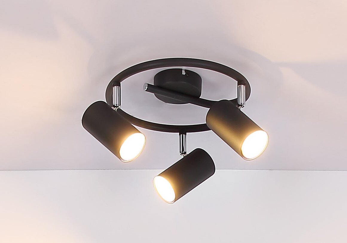 Globo Lighting Spot ALLVI Plafondspot met drie verstelbare zwarte lampen, gezien van onderaf.