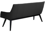 Rückansicht einer modernen schwarzen Bank mit schrägen Beinen