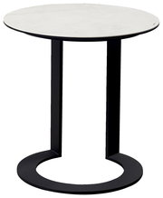 Moderner Beistelltisch mit runder weißer Tischplatte und schwarzem Metallgestell, seitliche Perspektive