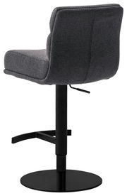 Rückansicht eines modernen Barstuhls mit grauem Stoffbezug und schwarzem Metallfuß, seitliche Perspektive.