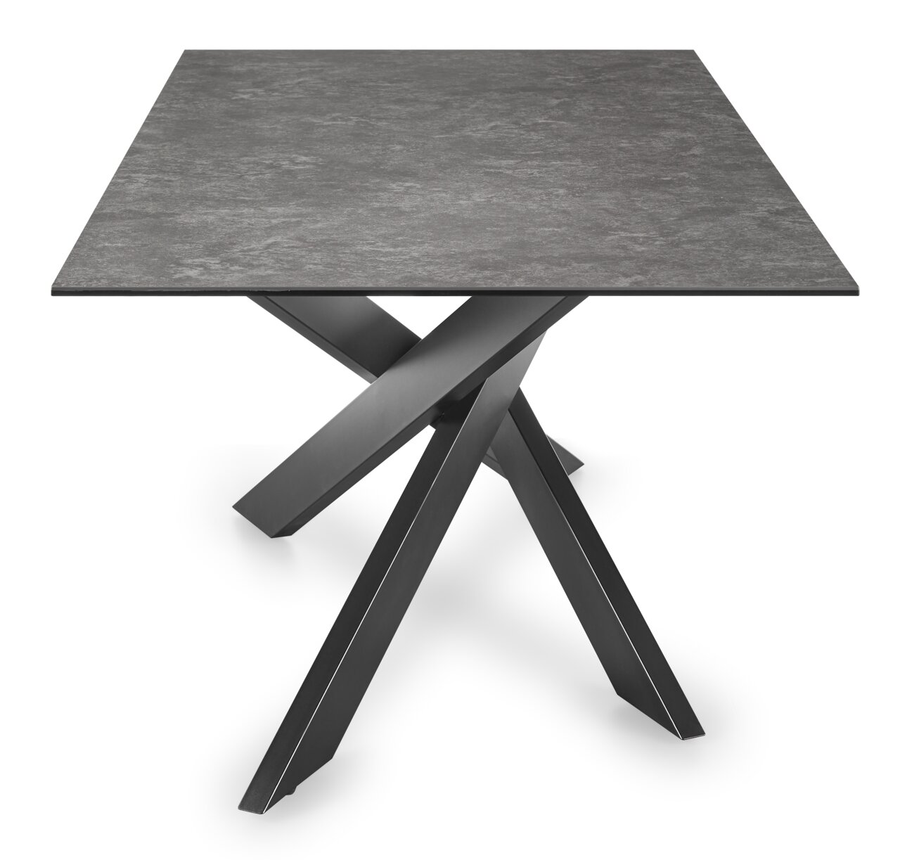 Moderne eettafel met een vierkant, donker tafelblad en een stijlvol, gekruist metalen onderstel, gezien vanaf de zijkant