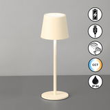Akku-Tischleuchte ROXI in cremefarbener Ausführung, frontal abgebildet. Die Lampe hat ein schlichtes, modernes Design mit einem runden Sockel und einem konischen Lampenschirm. Symbole zeigen Funktionen wie USB-Ladefähigkeit, Touch-Bedienung, CCT-Farbtempe