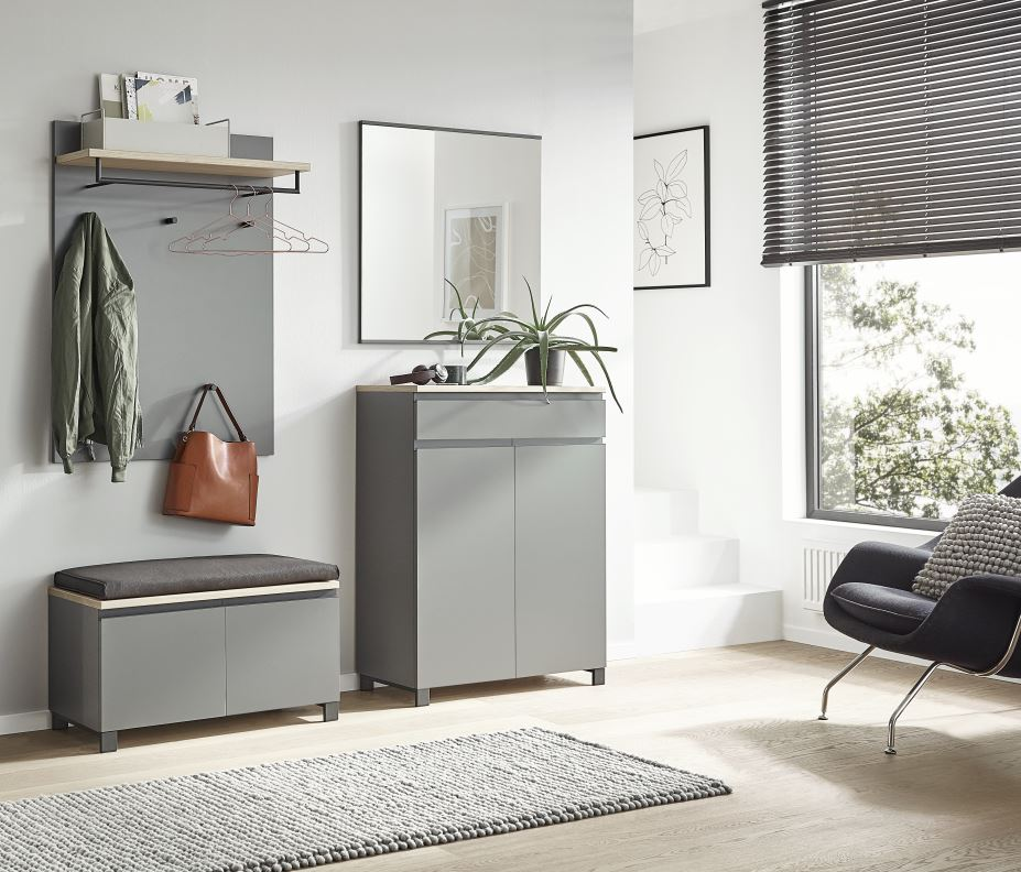 Dieter Knoll Garderoben-Set 5-tlg. SORRENT Modernes Garderoben-Set in Grau, bestehend aus einer Wandgarderobe mit Ablage, einem Schuhschrank und einer Sitzbank, seitliche Perspektive.