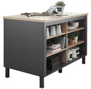 Kücheninsel mit schwarzem Korpus und Holzarbeitsplatte, seitliche Perspektive, mit Regalfächern für Geschirr und Dekoration.