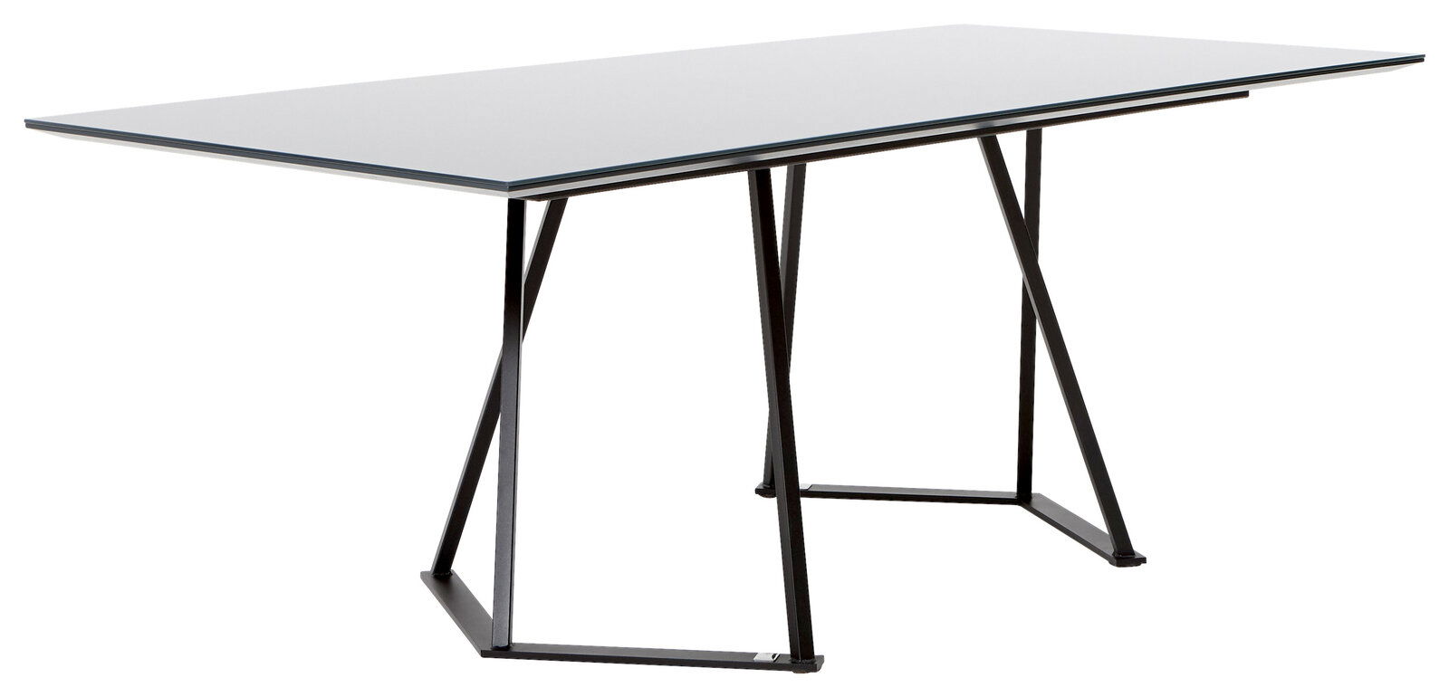 Moderner Esstisch mit Glasplatte und schwarzem Metallgestell, seitliche Perspektive