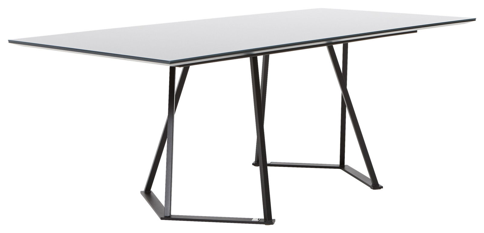 Moderner Esstisch mit Glasplatte und schwarzem Metallgestell, seitliche Perspektive