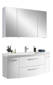 Moderne Badkombination mit Spiegelschrank und Waschbeckenunterschrank, frontal abgebildet. Enthält Dekorationselemente wie Pflanzen und Pflegeprodukte.