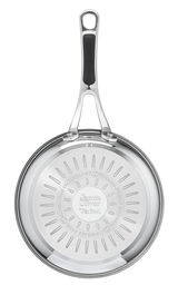 Bratpfanne Jamie Oliver Cook 2 von unten, zeigt den Edelstahlboden mit Thermo-Fusion Technologie und Griff.