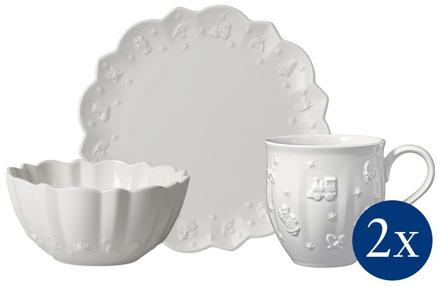 Frontalansicht eines sechsteiligen Frühstückssets mit Teller, Schale und Tasse, verziert mit erhabenen Motiven.