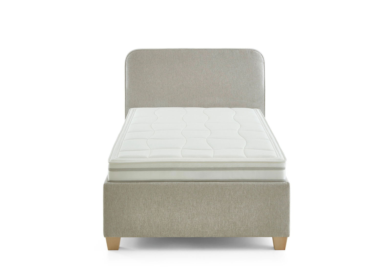 Frontale Ansicht eines Polsterbetts mit hellem Stoffbezug und Holzfüßen, ausgestattet mit einer weißen Matratze.