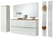 Modernes Flur-Set mit weißer Hochglanz-Kommode und Holzablage, großem Wandspiegel, hohem Schrank sowie zwei schmalen Garderobenpaneelen mit Haken, in frontaler Ansicht mit leichter Perspektive von links.