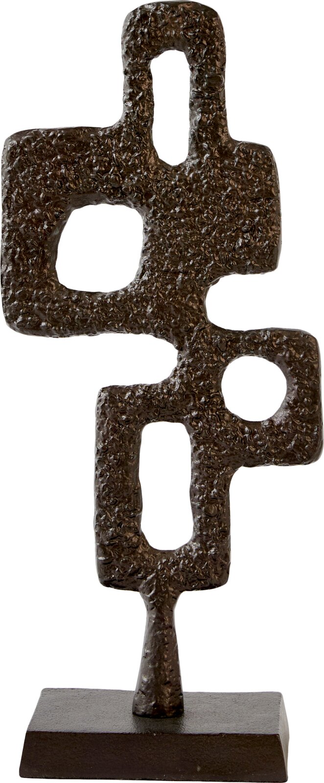 Abstract donkerbruin metalen sculptuur met geometrische openingen en een reliëfstructuur op een rechthoekige voet, recht van voren gezien