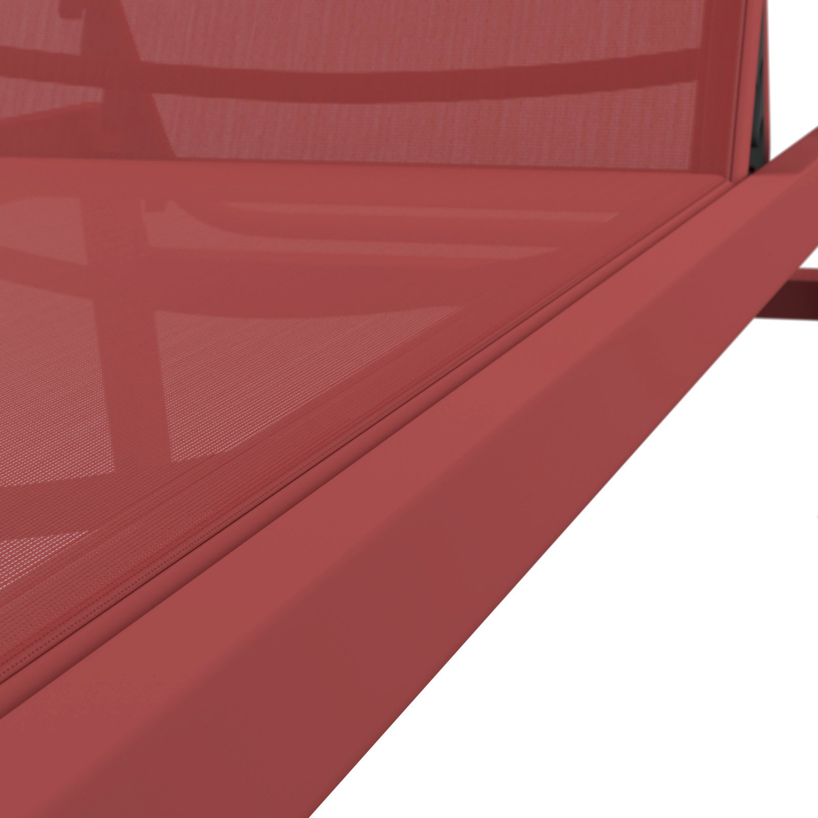 Nahaufnahme einer roten Sonnenliege aus seitlicher Perspektive