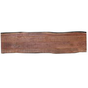 Holzbank aus einer Vogelperspektive, mit natürlicher Maserung und unregelmäßigen Kanten.