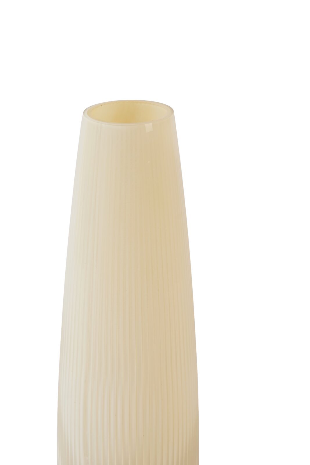 Hohe, schlanke Vase in warmem Creme mit glänzender Oberfläche und feiner vertikaler Rillenstruktur, frontal aus leicht erhöhter Perspektive vor weißem Hintergrund gezeigt