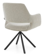 Rückansicht eines modernen Armlehnstuhls mit hellgrauem Stoffbezug und schwarzem Metallgestell.