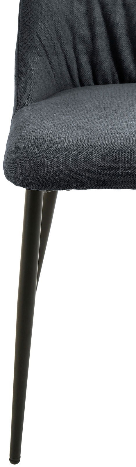 Nahaufnahme eines modernen Stuhls mit schwarzem Stoffbezug und schwarzen Metallbeinen, seitliche Perspektive.