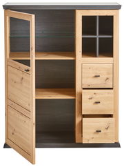 Highboard aus Holz mit offenen und geschlossenen Fächern, Schubladen und Glaseinlegeboden, frontale Ansicht.