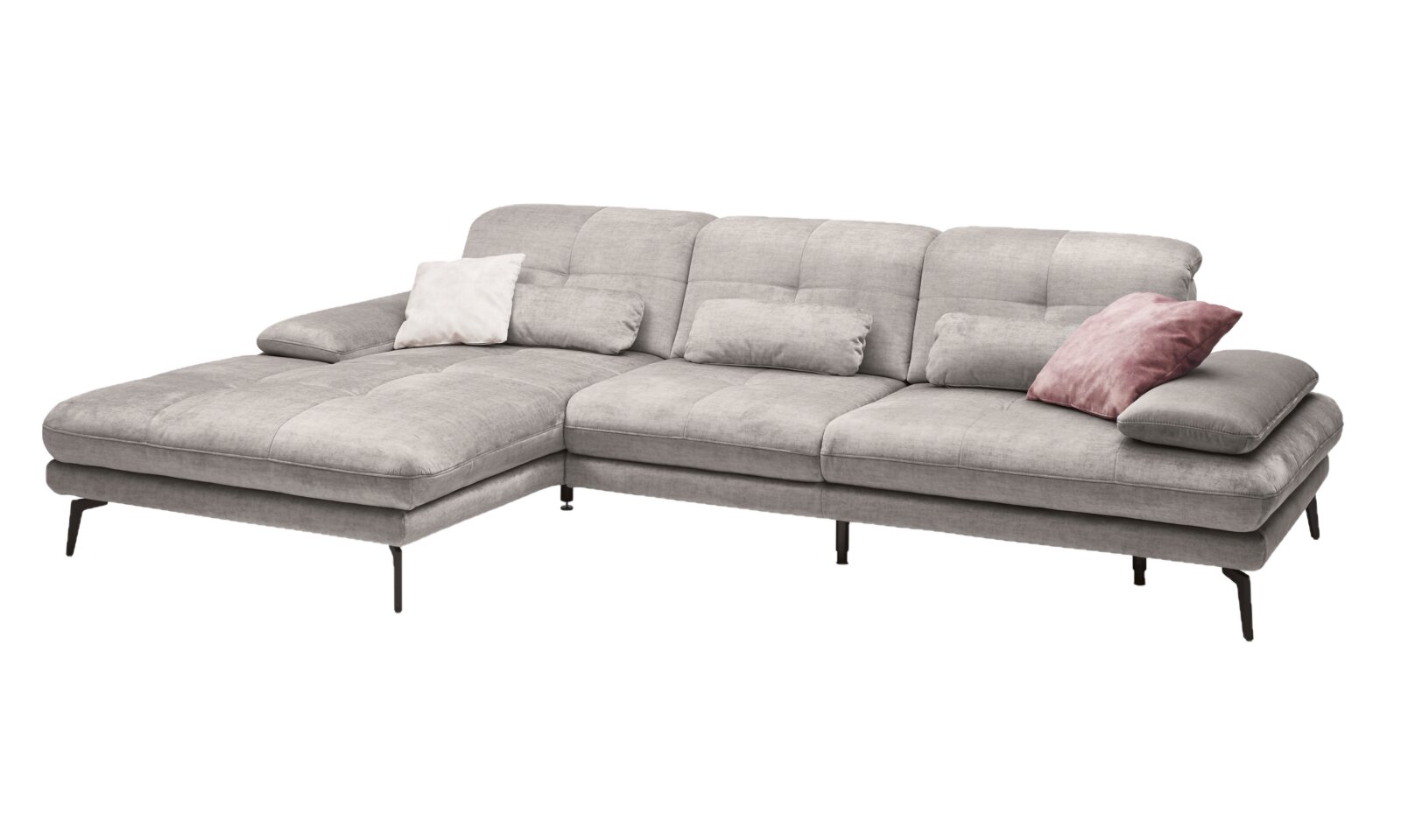 Graues Ecksofa mit mehreren Kissen, Ansicht von schräg vorne.
